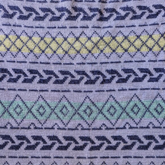 Vintage sweater with a geometric pattern, size Medium - Picture 4 of 7